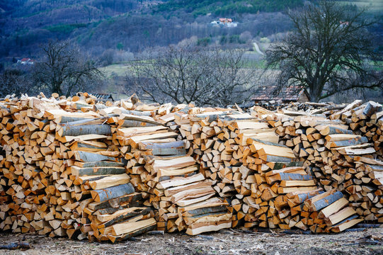 Scheitholz lager zur Trockung als Brennholz