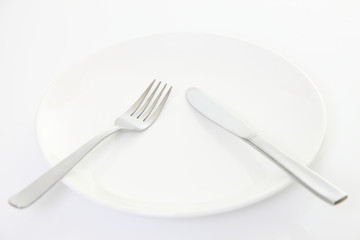 white dish on the white table with cutlery meaning PAUSE