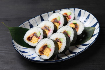 thick roll of makizushi