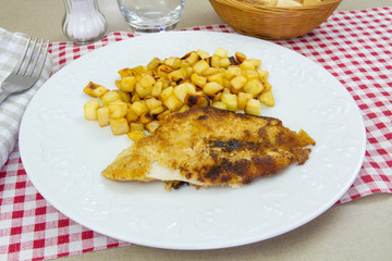 poisson et pommes de terre rissolées