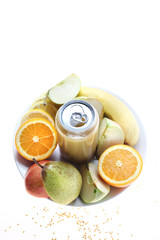 Owocowy sok i świeże owoce. Dieta sokowo owocowa - obrazy, fototapety, plakaty