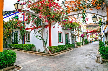 Fototapeta na wymiar Charming floral streets of Puerto de Mogan in Gran Canaria, Canary island