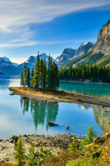 Panoramablick Schöne Spirit Island im Maligne Lake, Jasper National Park, Alberta, Kanada © I Viewfinder