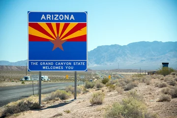 Foto op Plexiglas Welkom bij het verkeersbord van Arizona langs State Route, VS © jovannig