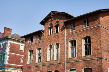 Berlin-Schöneweide - Denkmalschutz einer alten Brauerei und der Zerfall der alten roten Backsteingebäude