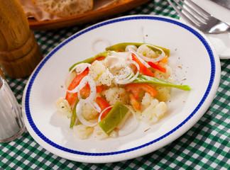 Salad with cauliflower