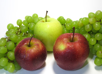 Apples and grapes - beauty and benefit, taste and health, an inexhaustible source of vitamins.
