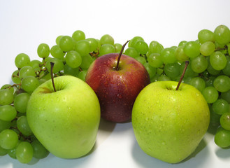 Apples and grapes - beauty and benefit, taste and health, an inexhaustible source of vitamins.