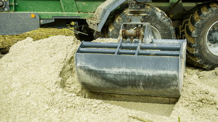 8933_The_big_clamp_of_the_backhoe_getting_limestones.jpg