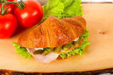 Croissat with ham and cucumbers
