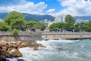Fototapeta na wymiar Yalta/Russia - 08/16/2018. View of the city embankment from the sea