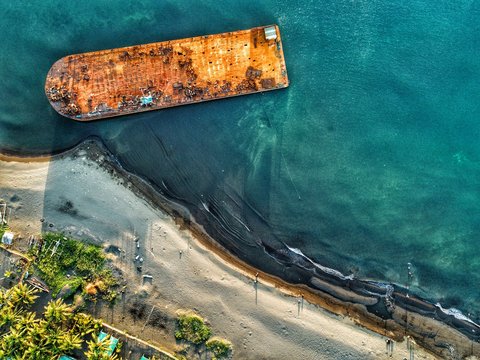 boat near shore during daytime