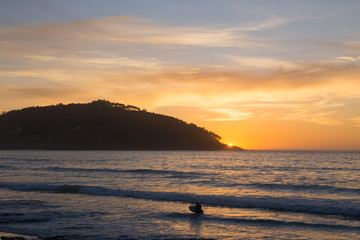 Surfeando al Atardecer