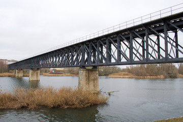 PUENTE DE LA VÍA DEL FERROCARRIL