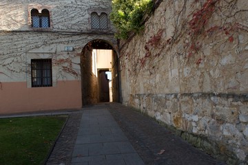 ARCO DE ENTRADA DE LA CALLE DEL TRONCOSO