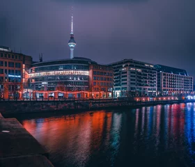 Berlin bei Nacht mit Blick auf den Fernsehturm © Sven Mikat