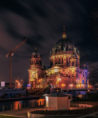 Fototapeta na wymiar Ansicht des Berliner Doms bei Nacht