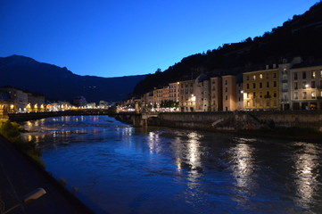 Fototapeta na wymiar Grenoble by night-7