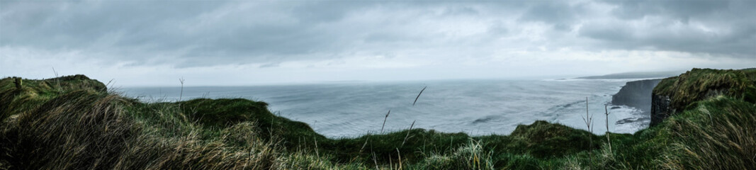 Panorama - Die raue See Westküste Irland anorama Atlantischer Ozean Atlantik Raue see raues Meer Horizont Ozean ungezähmt Wolken die wilde see meer küste raues Wetter Schifffahrt