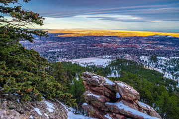 Fototapeta na wymiar Beautiful Winter Sunset Hike on Flatirons in Boulder, Colorado