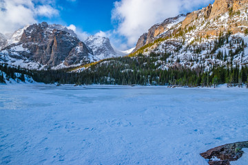 Fototapeta premium Snowshoeing to Loch Lake in Rocky Mountain National Park in Estes Park, Colorado