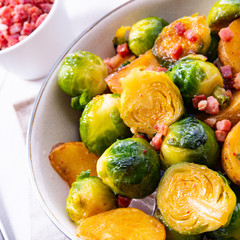 Roasted Brussels sprouts with honey and sesame from the oven