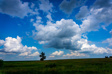 Fototapeta na wymiar landscape with clouds and blue sky
