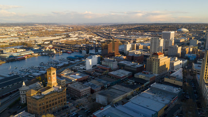 Obraz premium Aerial View Historic Architecture of Downtown Tacoma and Thea Foss Waterway