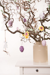 osterstrauch mit ostereiern