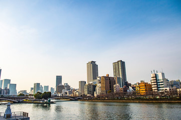 Fototapeta na wymiar 大阪天満橋から見える中之島と淀川