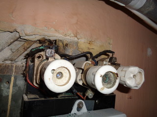 Stara instalacja elektryczna © M. G. Koperkiewicz