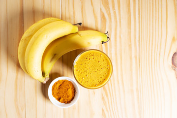Banana smoothie with turmeric