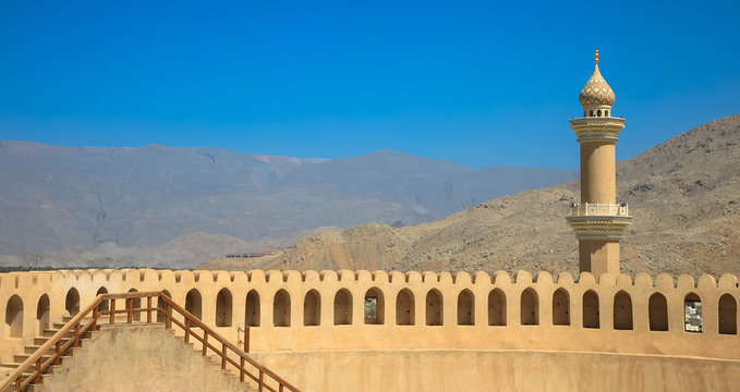 Fort Nizwa mit Minarett, 