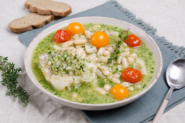 Stewed beans with fish
