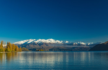 Morning view of Lake Wanaka and Buchanan Peaks, New Zealand, south island