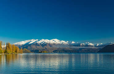 Fototapeta na wymiar Morning view of Lake Wanaka and Buchanan Peaks, New Zealand, south island