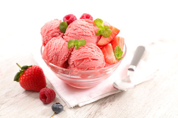 strwberry ice cream