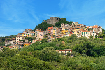 Fototapeta na wymiar Trebiano Magra - Small village in Liguria Italy