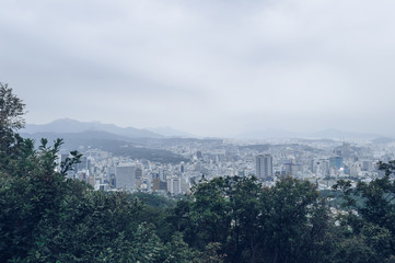 Fototapeta premium Seoul cityscape view from Namsan park