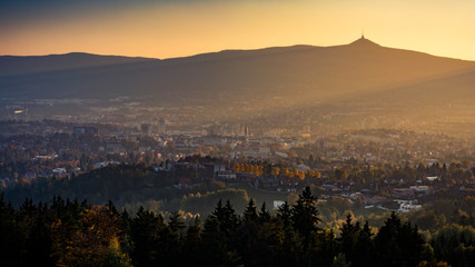 City under the ridge of mountains and mountains 