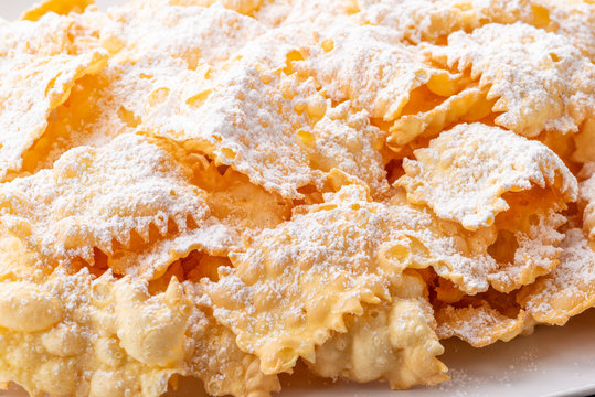 Chiacchiere  dolci fatte in casa 