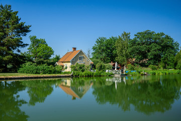 Obraz premium Sjobacka, Sweden, 2018-06-08 Bridge guard building at Sjobacka along the Gota Canal