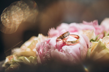 rings wedding symbol bouquet flowers rose peony