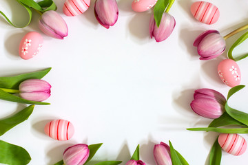 Obraz na płótnie Canvas Tulips and Easter eggs on a white background