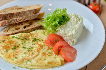 omelet with tomatoes and herbs