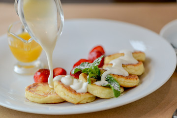 pancakes with sour cream and strawberries