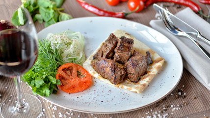 beef with vegetables and sauce