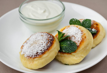 pancakes with powdered sugar and sour cream