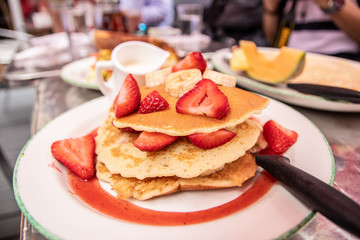 pancakes with strawberry