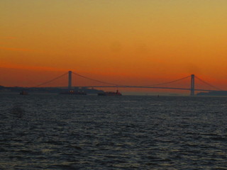 Fototapeta na wymiar verrazano bridge at sunset